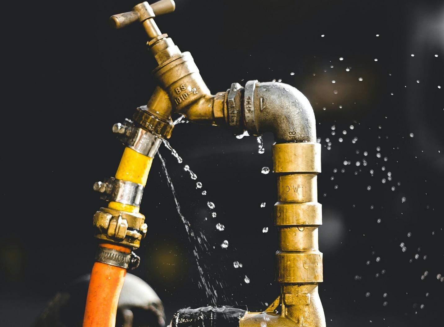 Comment savoir si une canalisation est cassée et fuit 