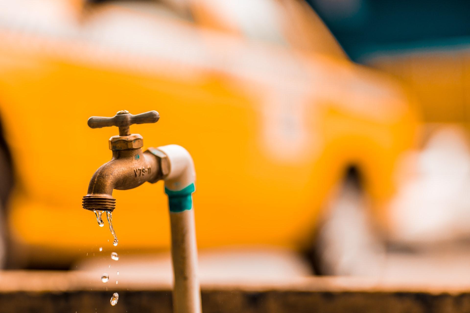 Comment savoir si une canalisation est cassée et fuit 