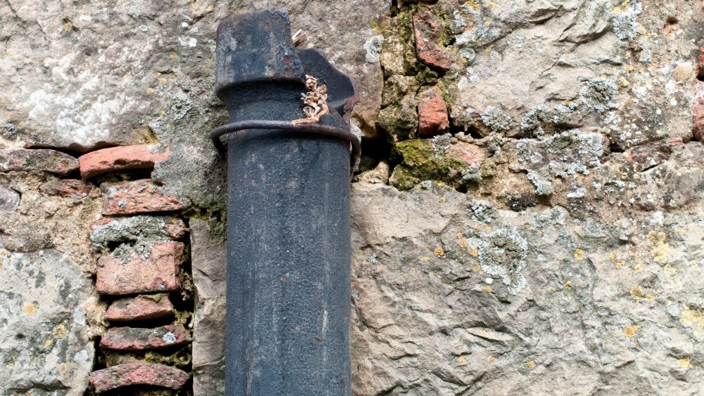 Inspectez la canalisation exterieure visible